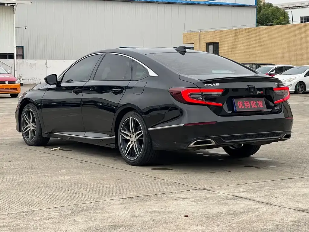 Honda Accord — фото 9