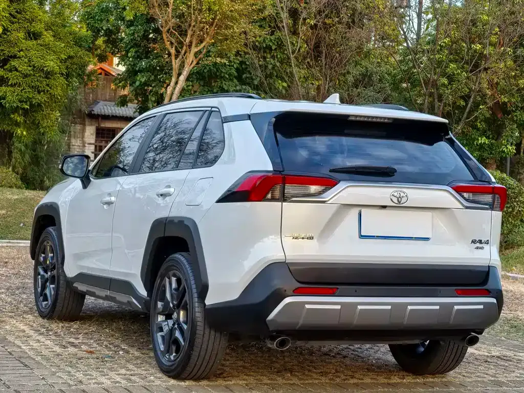 Toyota RAV4 — фото 10