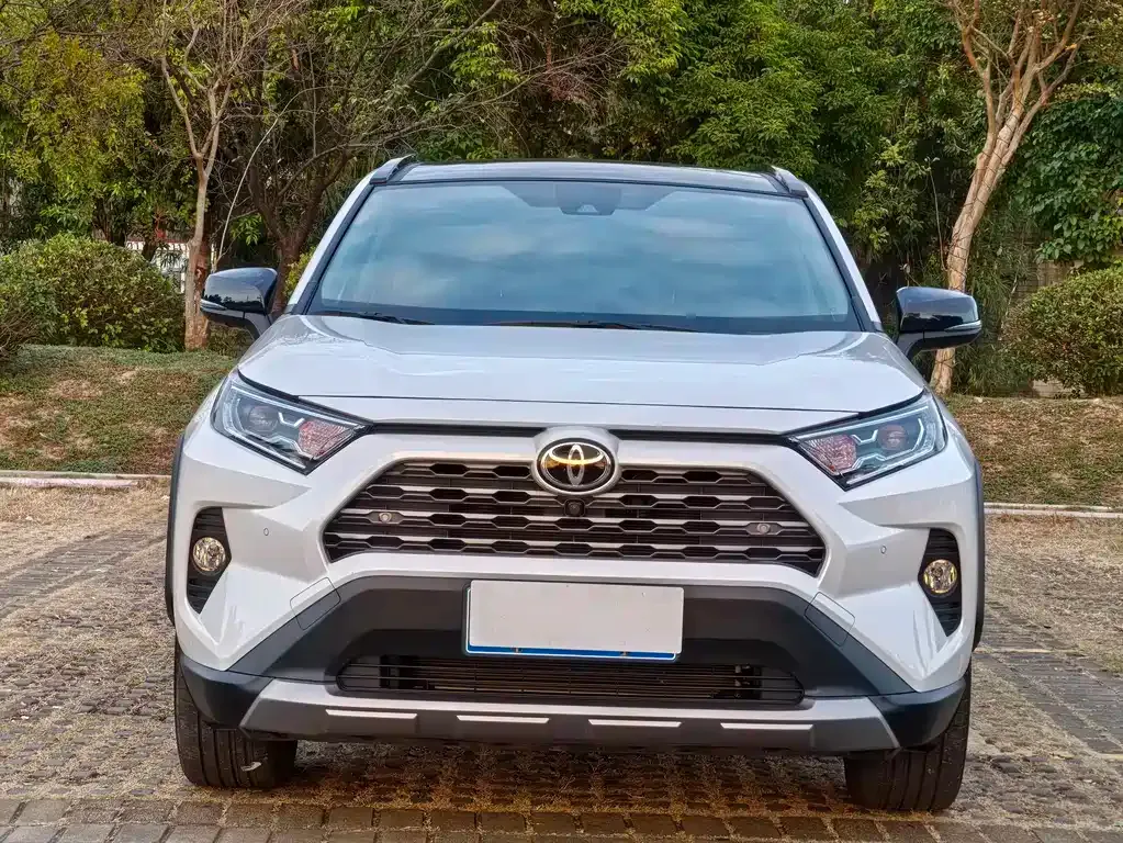 Toyota RAV4 — фото 3