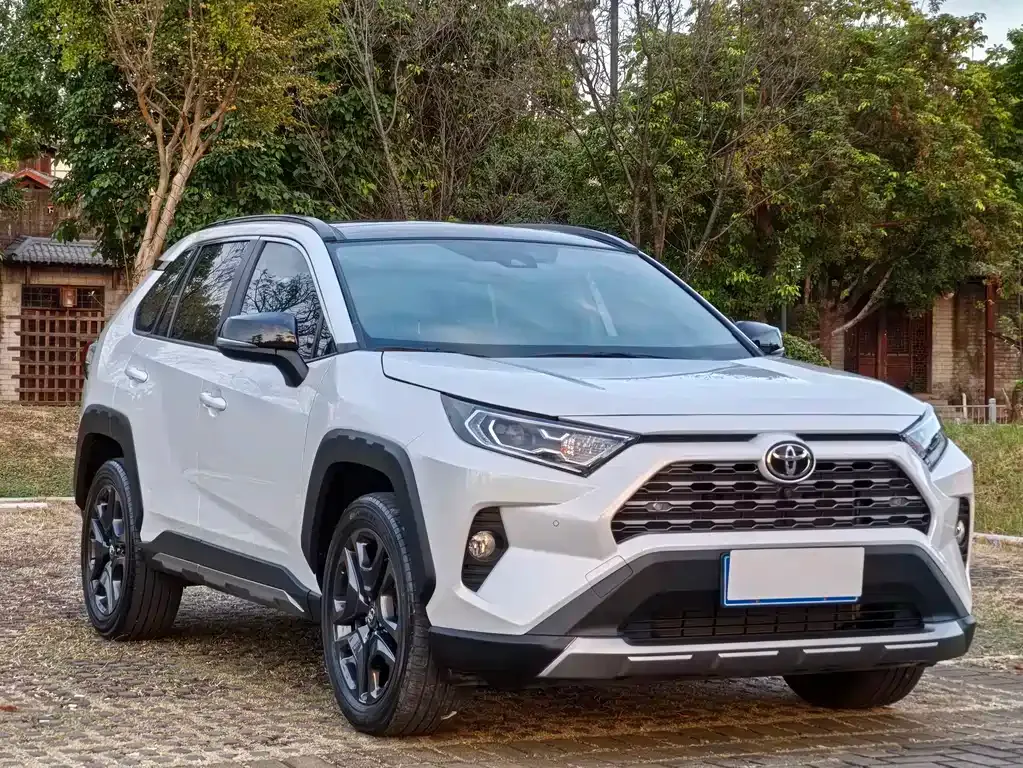 Toyota RAV4 — фото 4