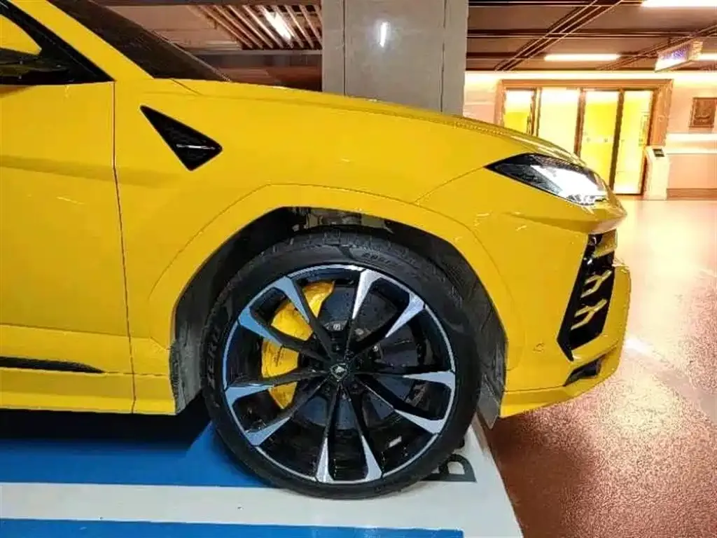 Lamborghini Urus — фото 8