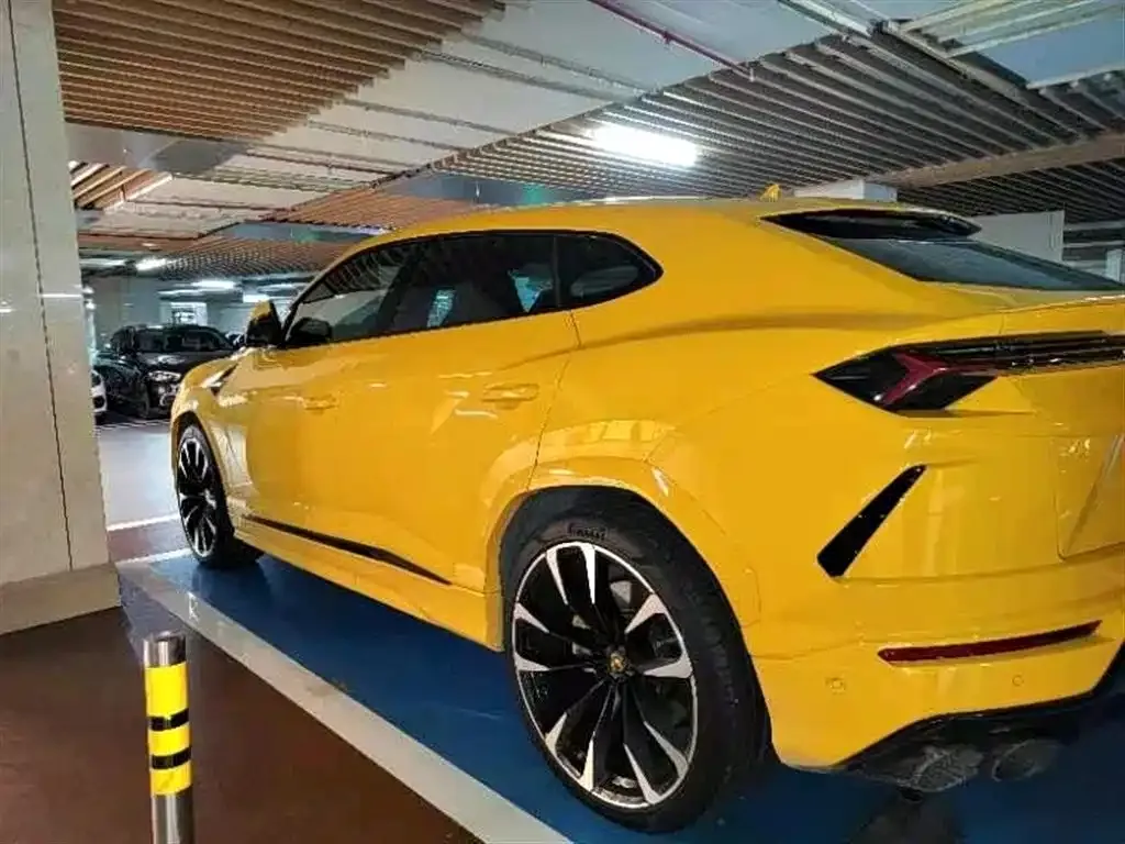 Lamborghini Urus — фото 9