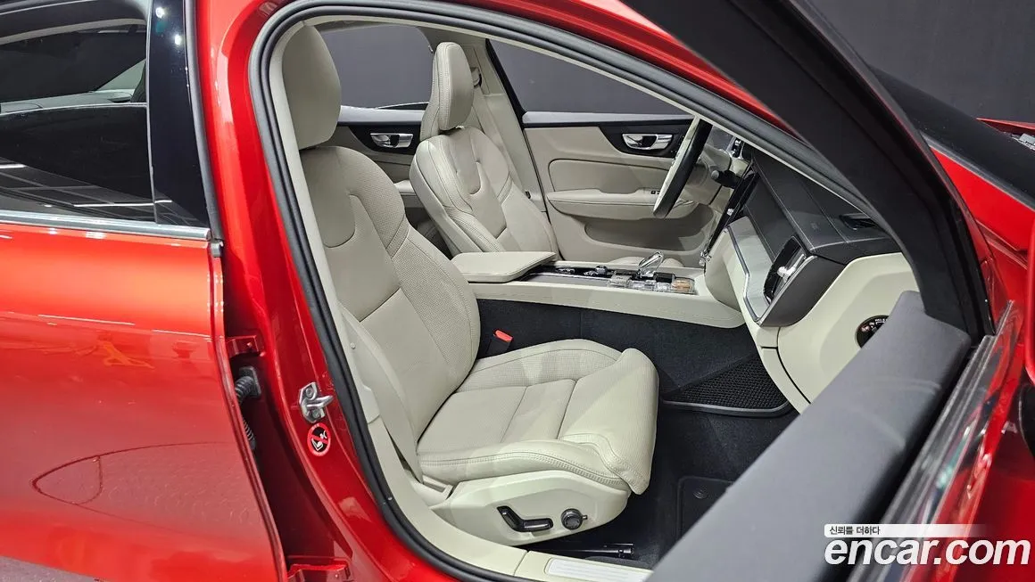 Volvo S60 — фото 10