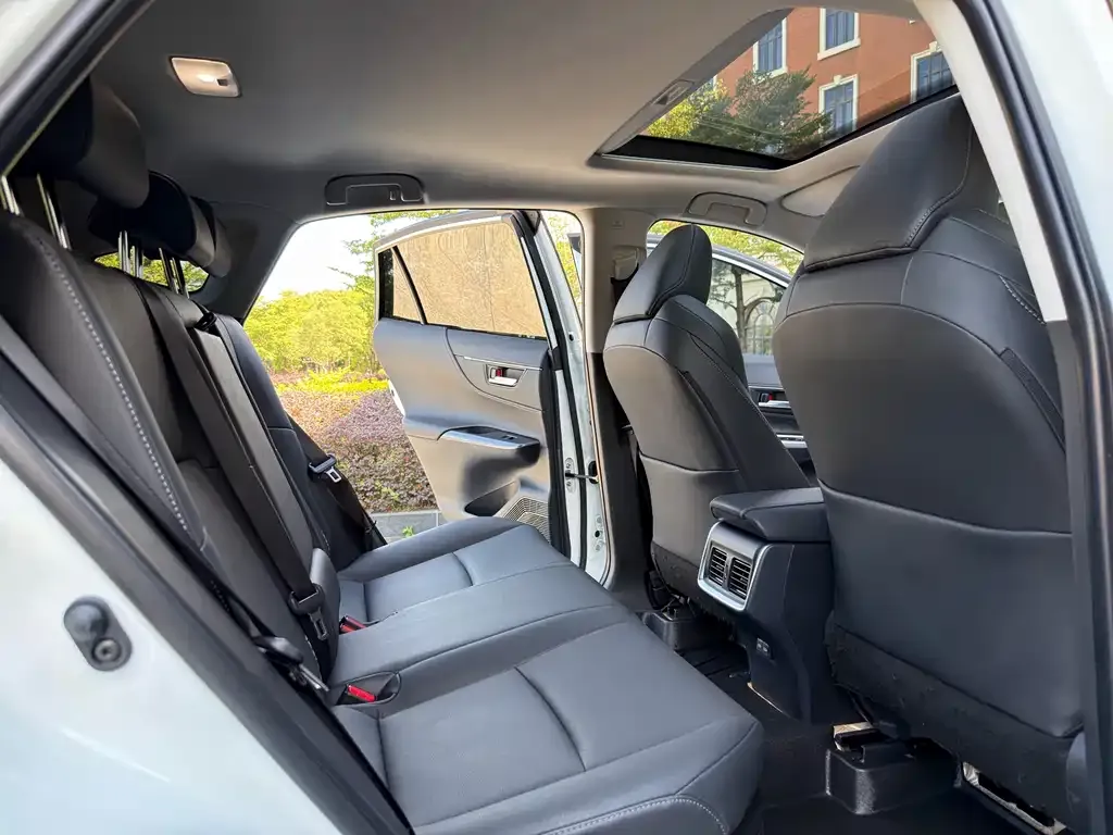 Toyota Venza 2023 из CN, фото 7