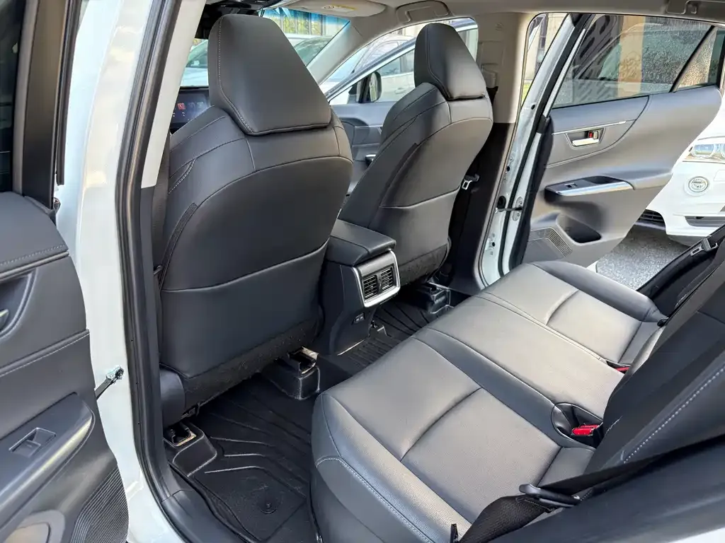 Toyota Venza 2023 из CN, фото 8