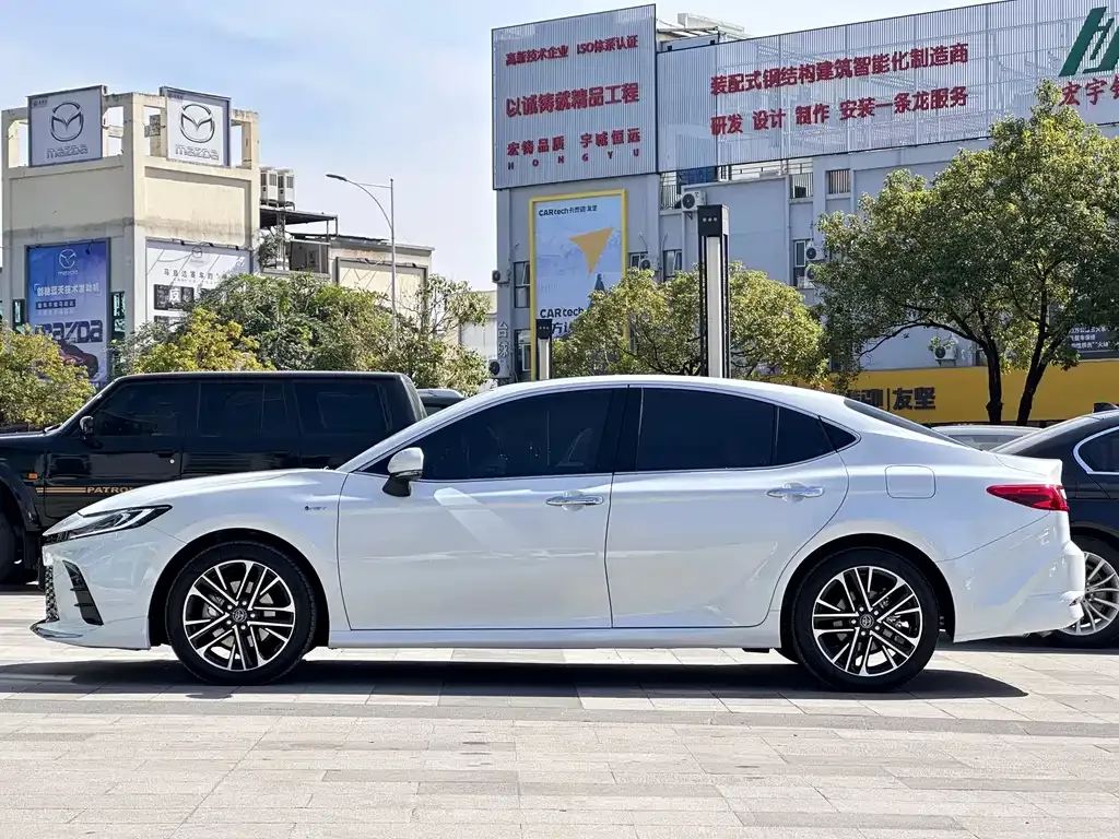 Toyota Camry — фото 6