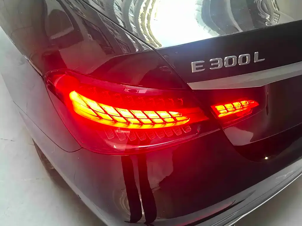 Mercedes-Benz E-Class — фото 6