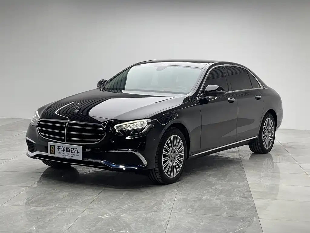 Mercedes-Benz E-Class — фото 1