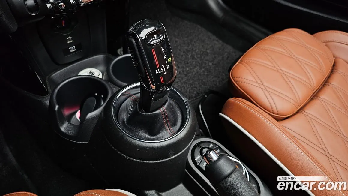 Mini Cooper Convertible 2021 из KR, фото 9