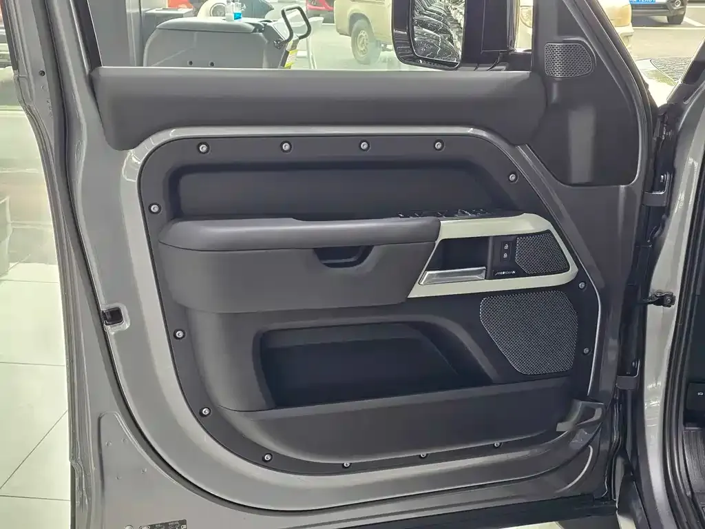 Land Rover Defender 2023 из CN, фото 8