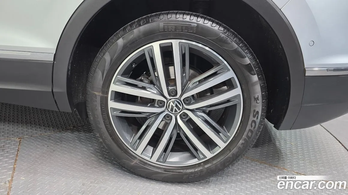 Volkswagen Tiguan — фото 5