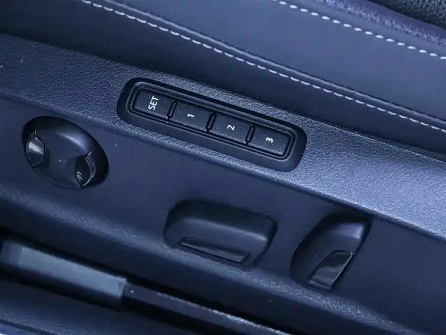 Volkswagen CC 2023 из CN, фото 8