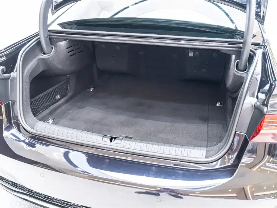 Audi A7L 2024 из CN, фото 9