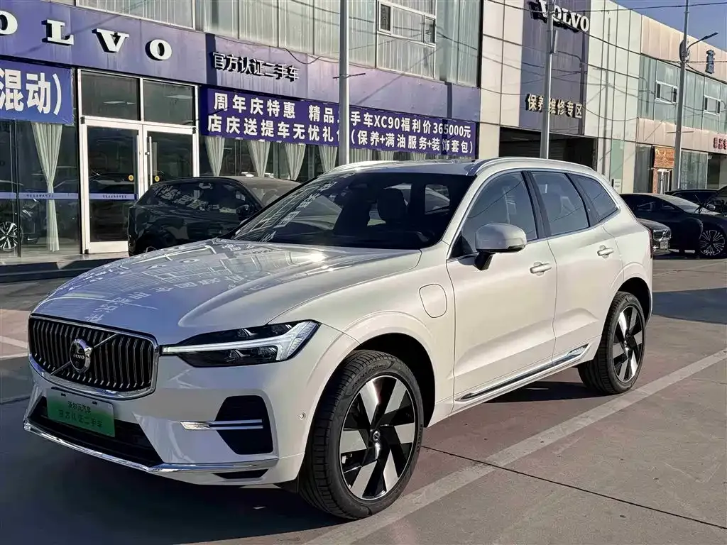 Volvo XC60 PHEV — фото 1