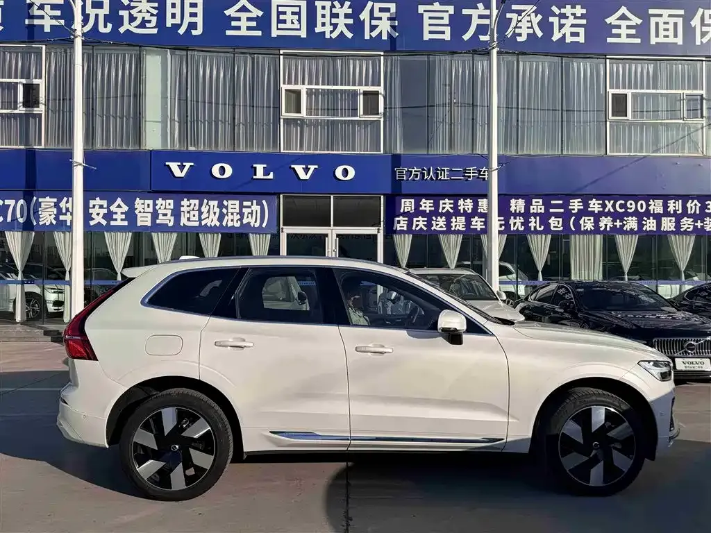 Volvo XC60 PHEV — фото 3