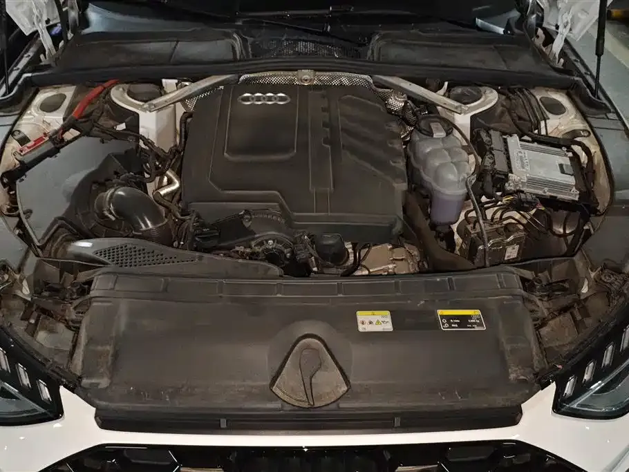 Audi A4L 2023 из CN, фото 10