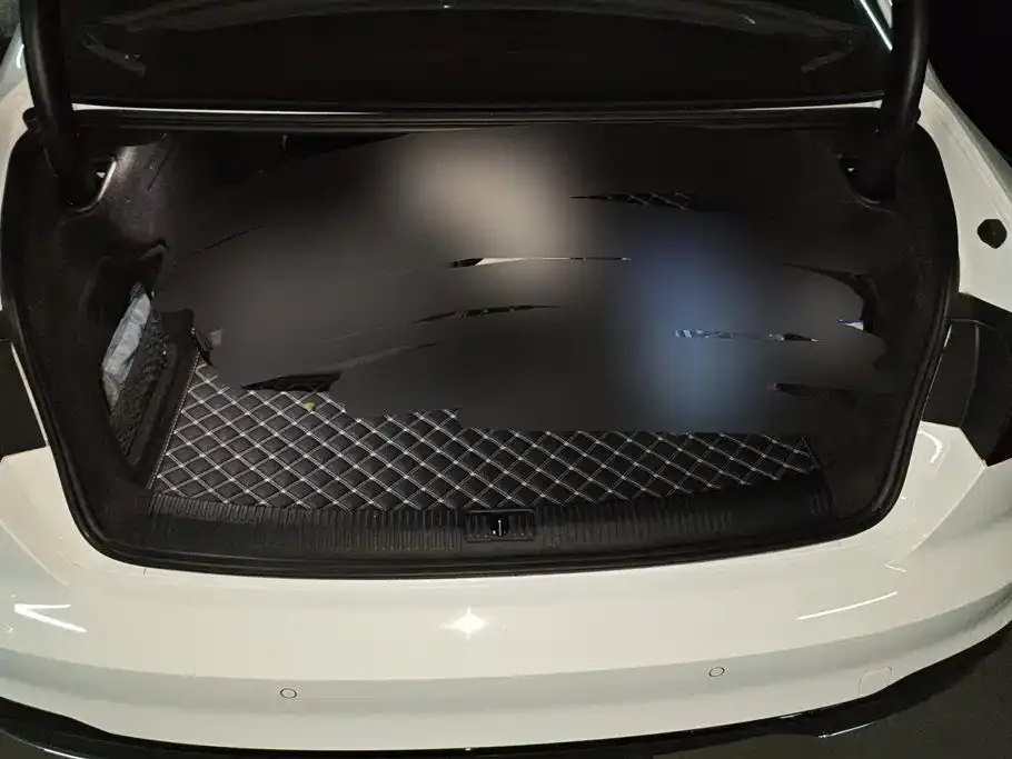 Audi A4L 2023 из CN, фото 4