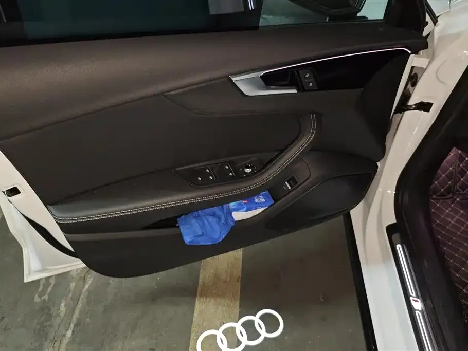 Audi A4L 2023 из CN, фото 7