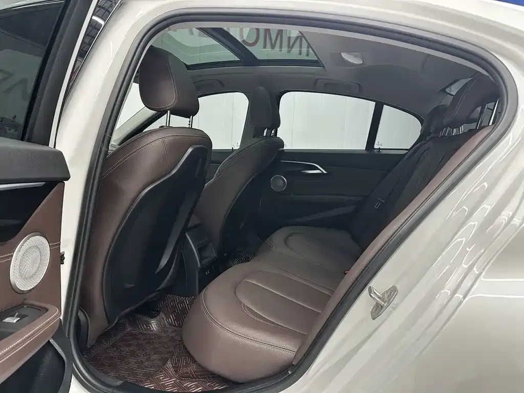BMW 1 Series 2021 из CN, фото 5