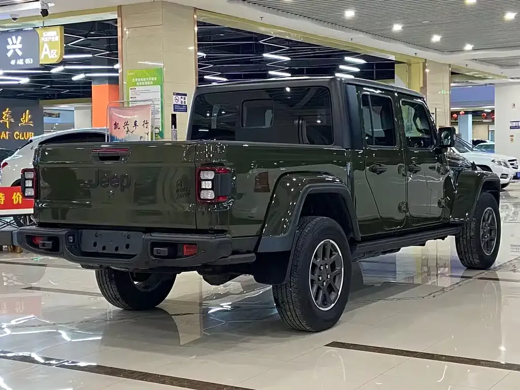 Jeep Gladiator 2023 из CN, фото 9