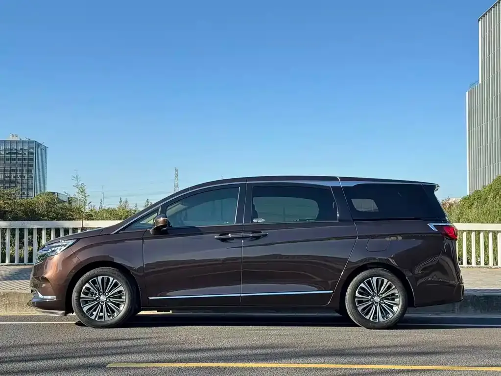 Buick GL8 2021 из CN, фото 3