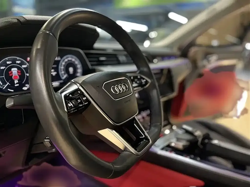 Audi e-tron 2023 из CN, фото 3