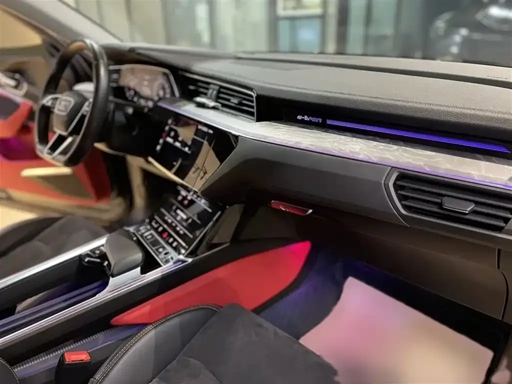 Audi e-tron 2023 из CN, фото 4