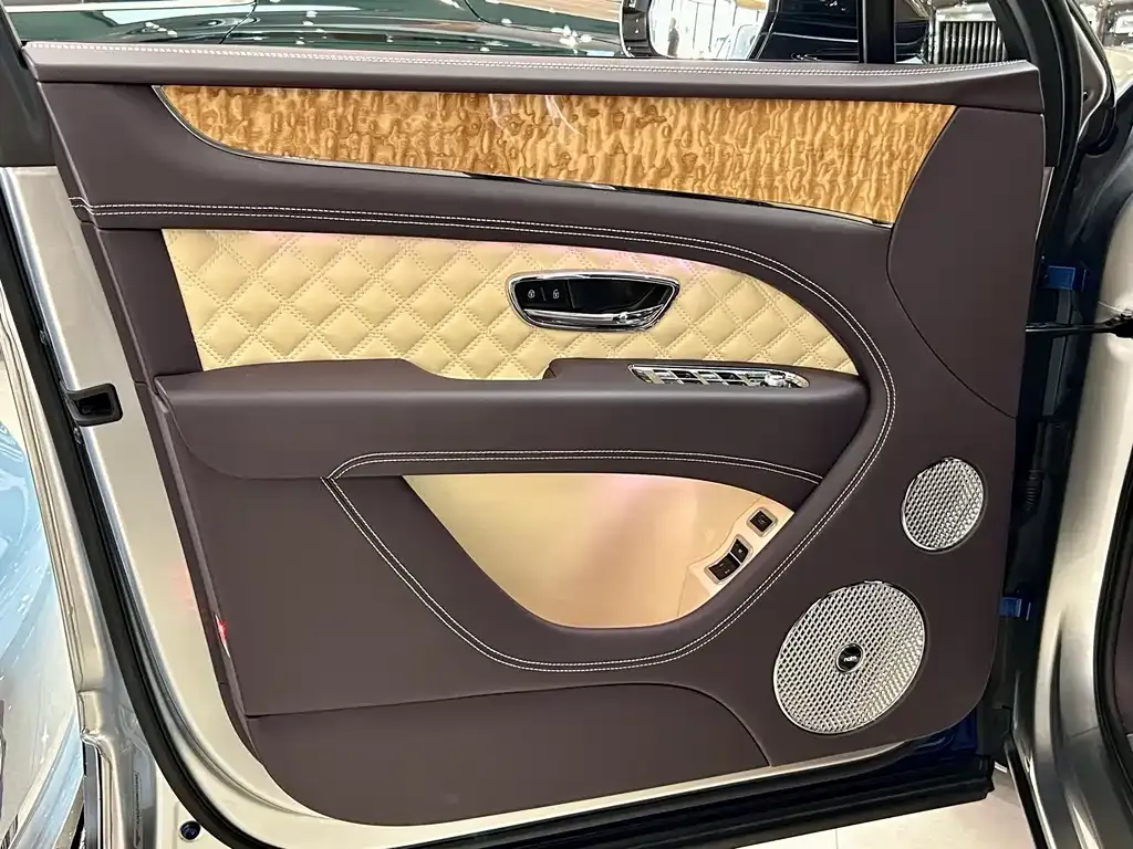 Bentley Bentayga 2021 из CN, фото 7