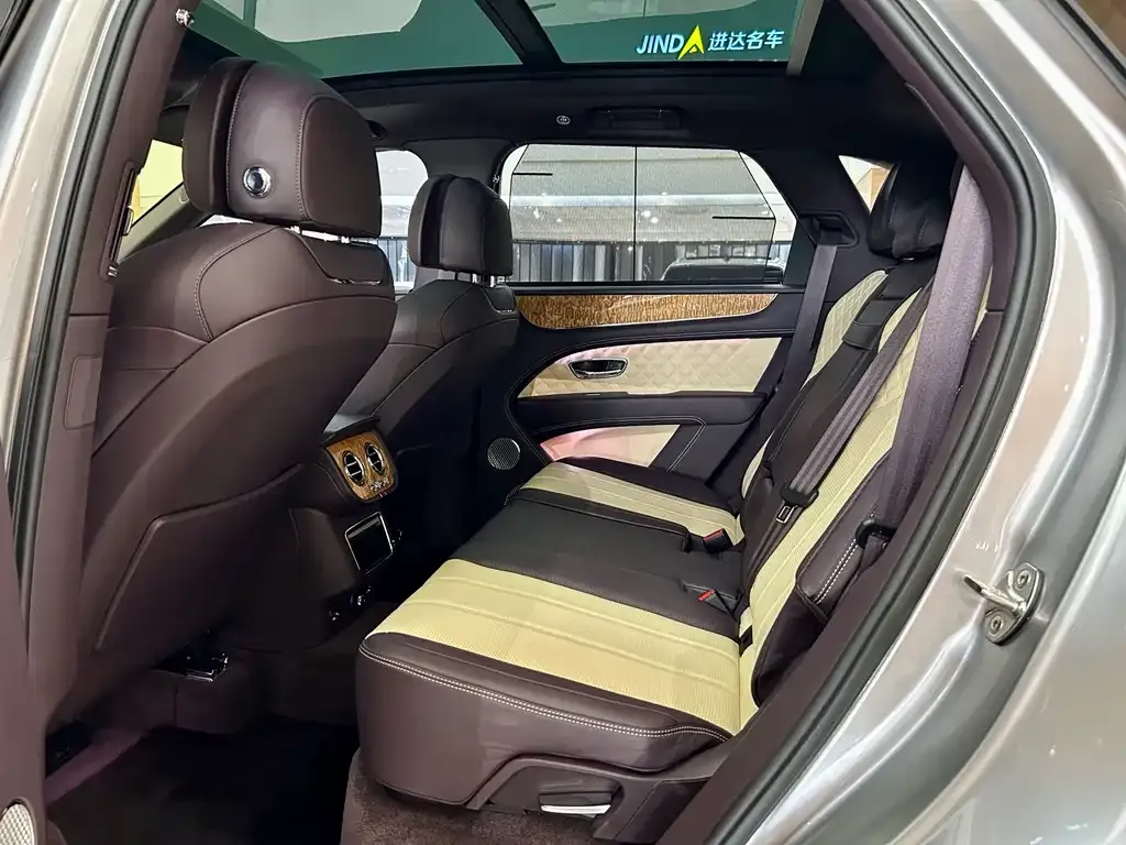 Bentley Bentayga 2021 из CN, фото 9