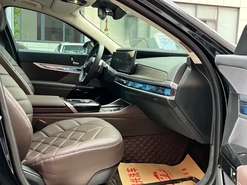 BMW 7 Series 2023 из CN, фото 6