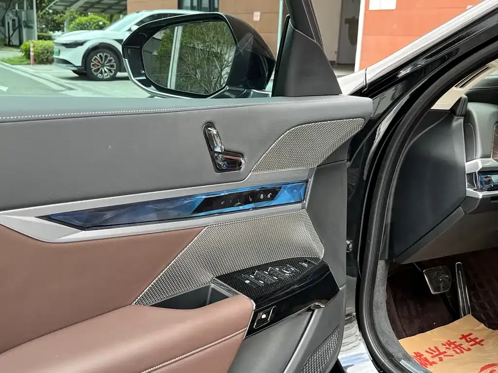 BMW 7 Series 2023 из CN, фото 9