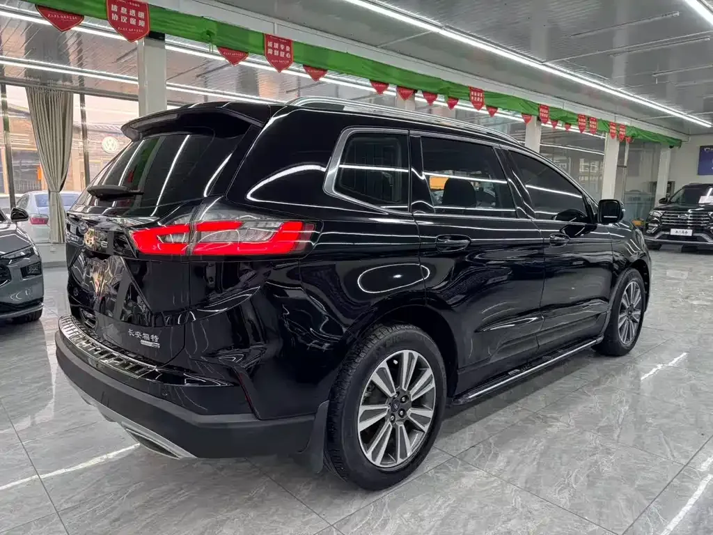 Ford Edge — фото 7