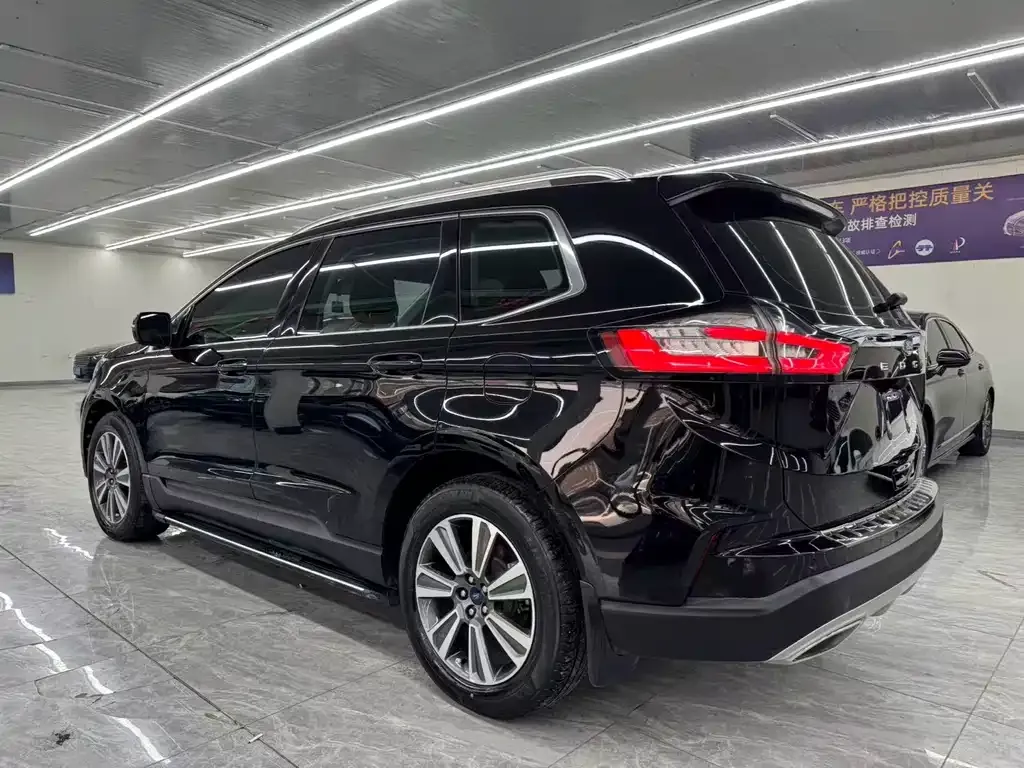 Ford Edge — фото 9