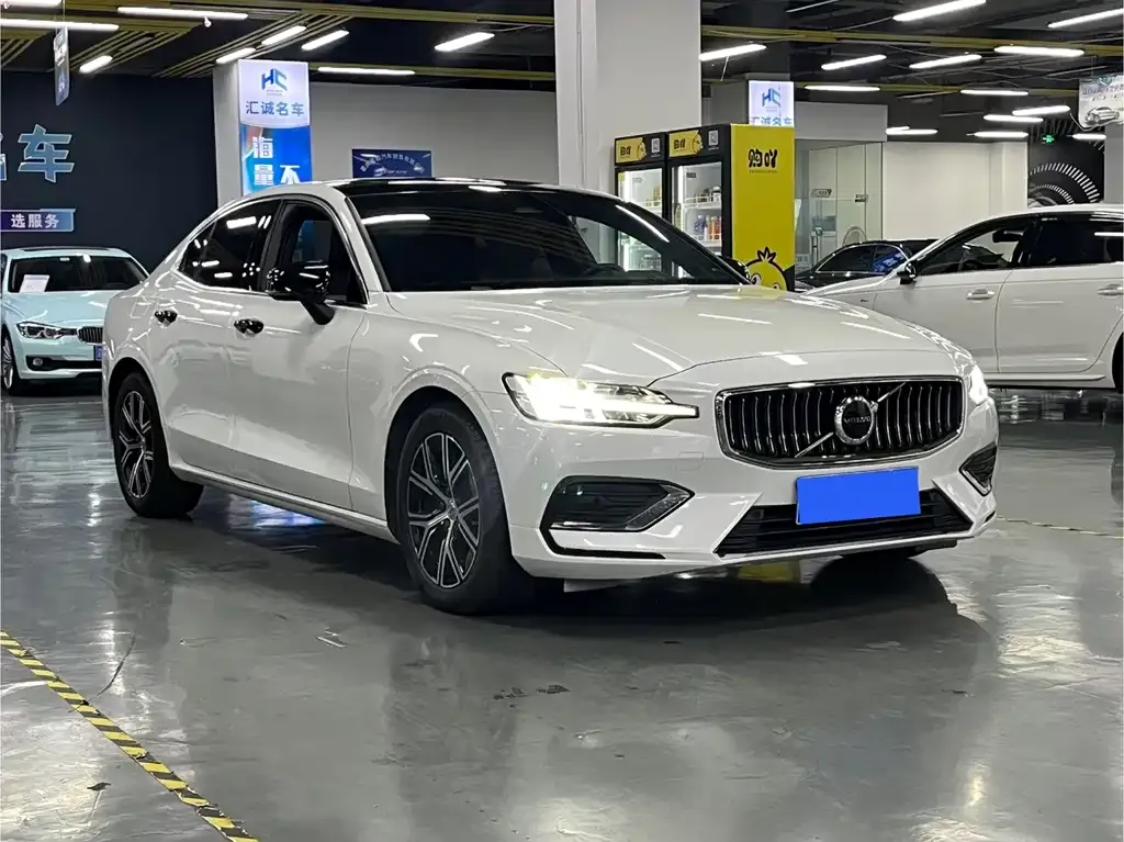 Volvo S60 2023 из CN, фото 3