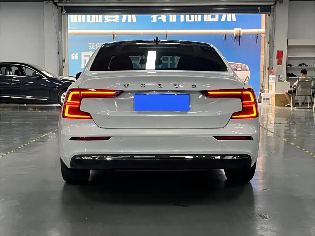 Volvo S60 2023 из CN, фото 8