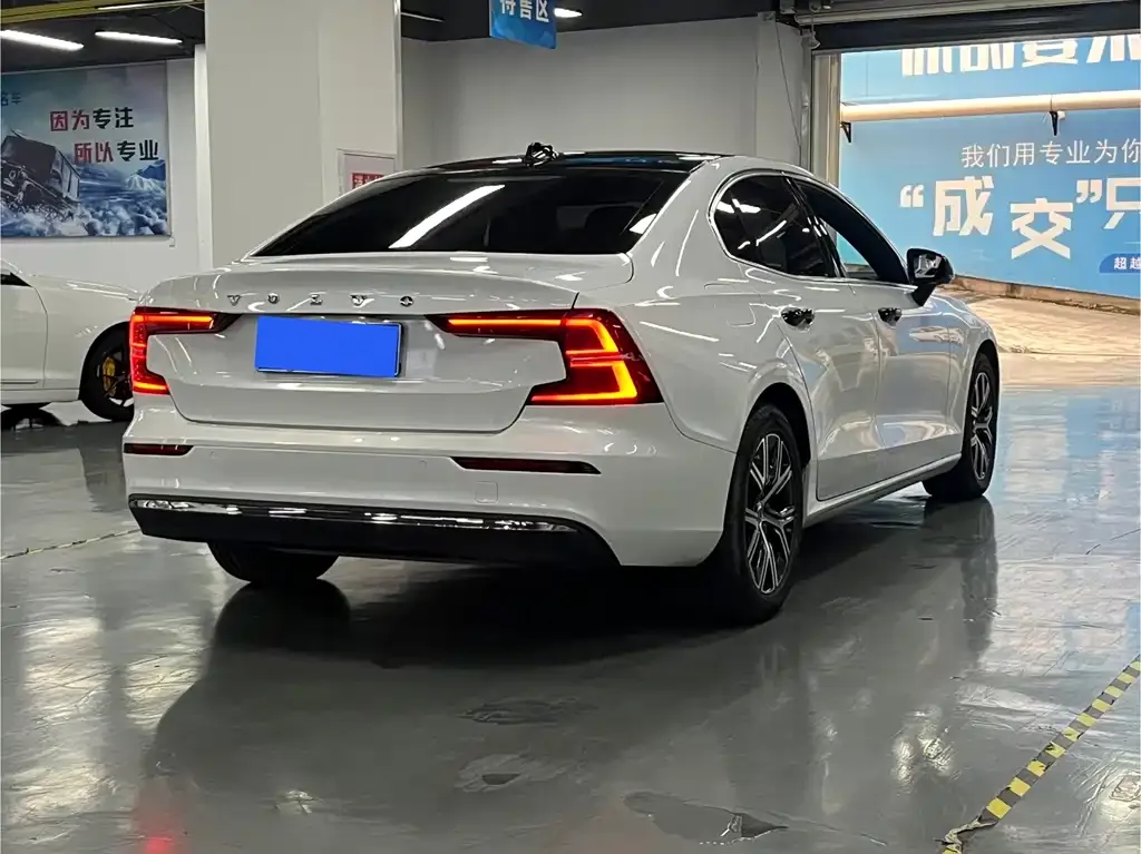 Volvo S60 2023 из CN, фото 9