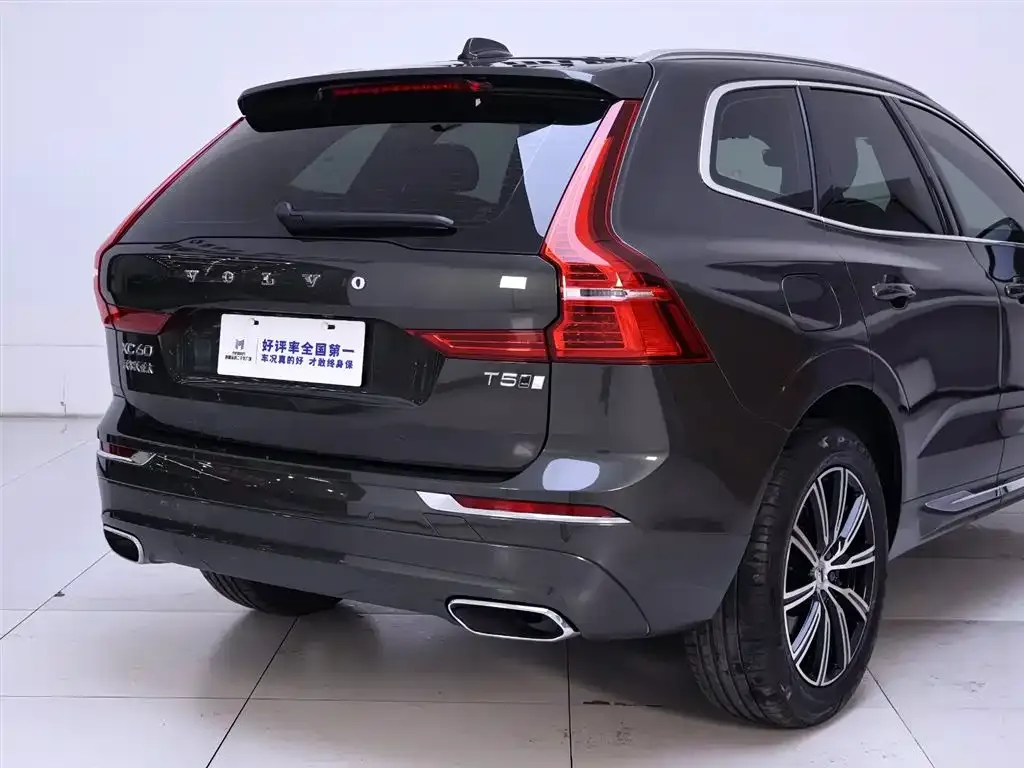 Volvo XC60 — фото 8