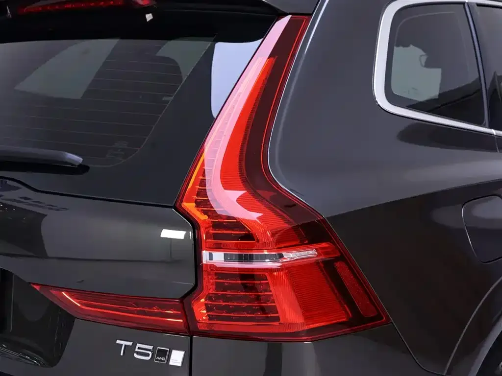 Volvo XC60 — фото 9