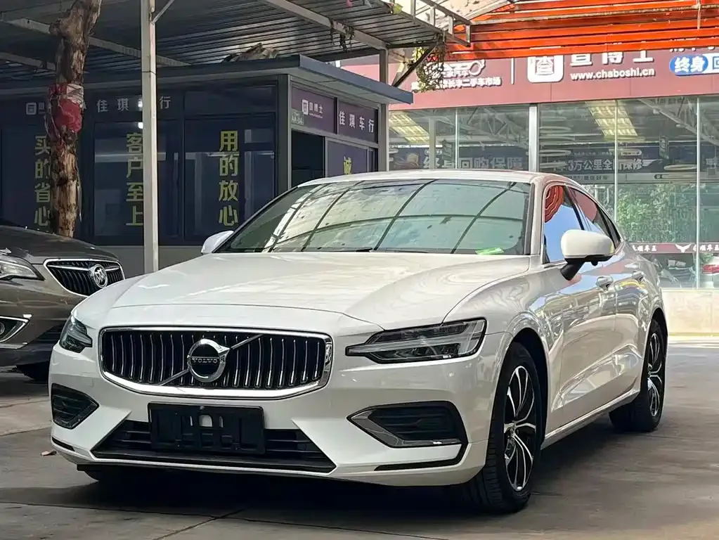 Volvo S60 — фото 1