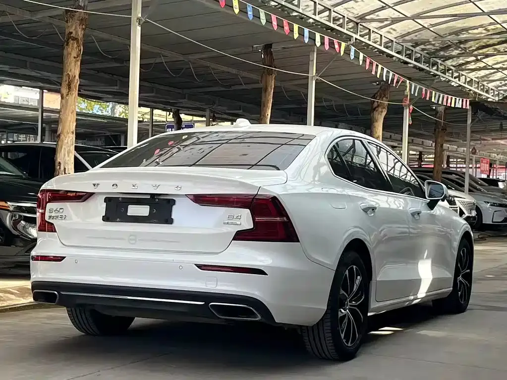 Volvo S60 — фото 6