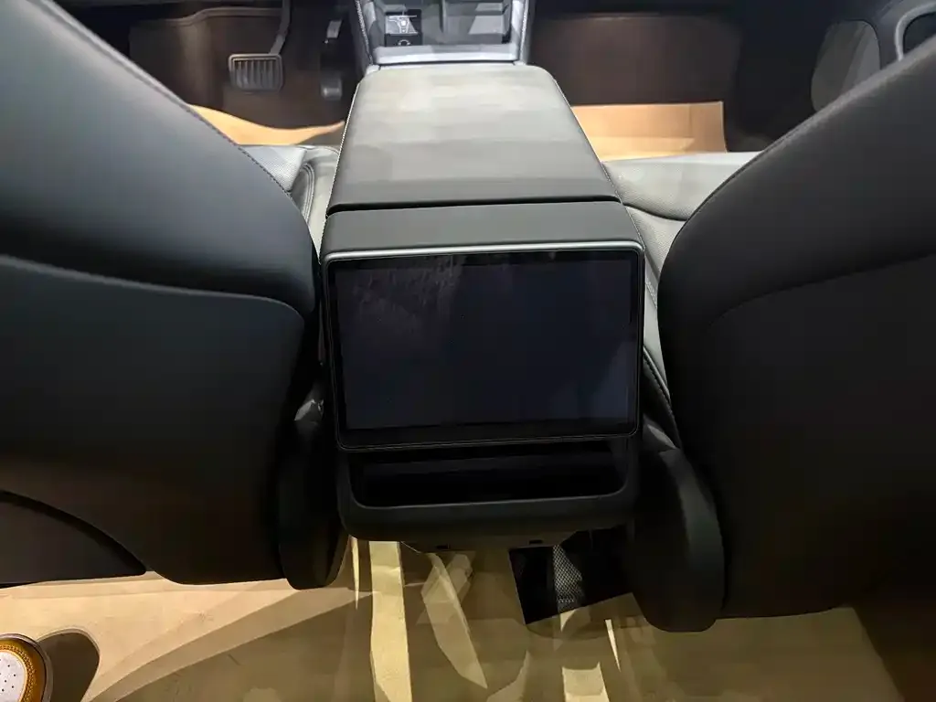 Tesla Model 3 — фото 10