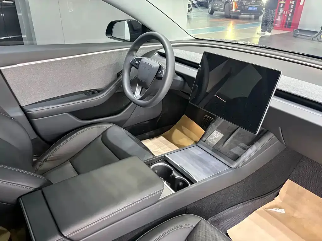 Tesla Model 3 — фото 6