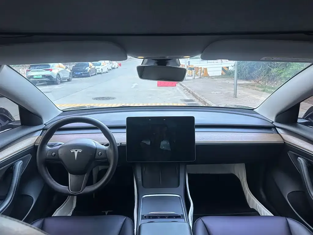 Tesla Model 3 — фото 3