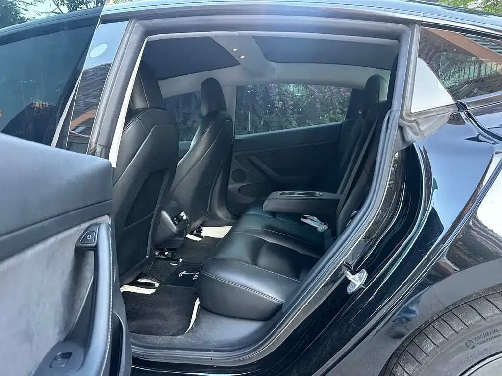 Tesla Model 3 — фото 4