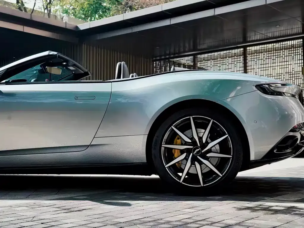 Aston Martin DB11 2021 из CN, фото 6