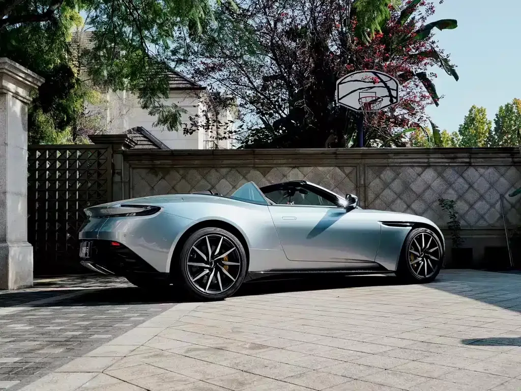 Aston Martin DB11 2021 из CN, фото 8