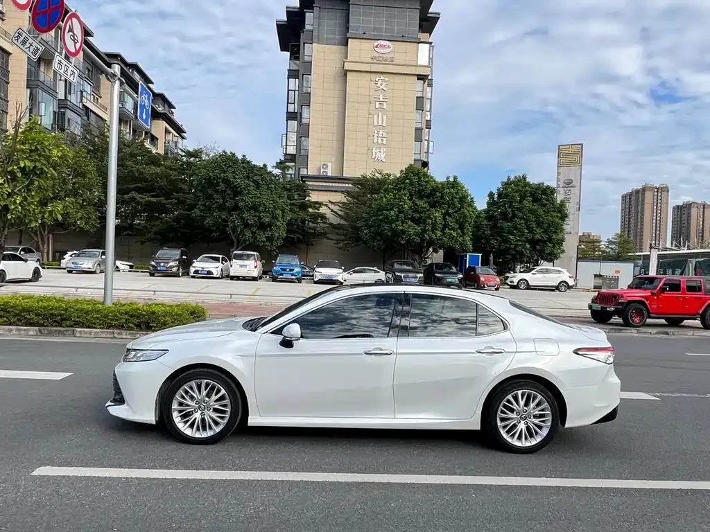 Toyota Camry 2021 из CN, фото 7