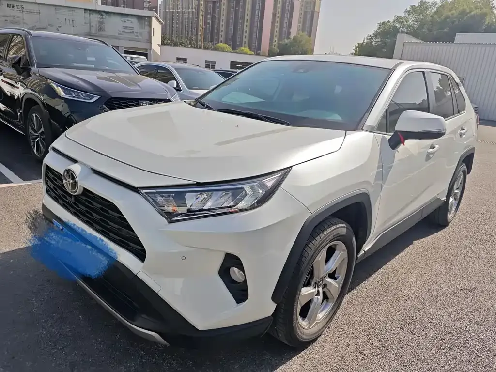 Toyota RAV4 2023 из CN, фото 1