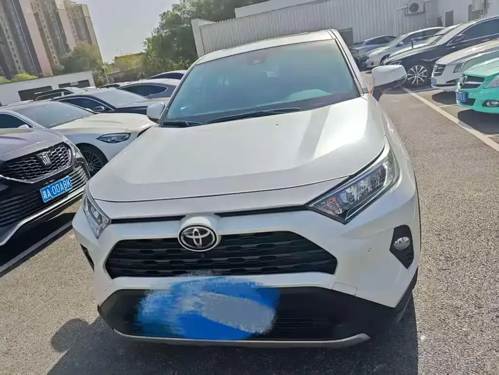 Toyota RAV4 2023 из CN, фото 2