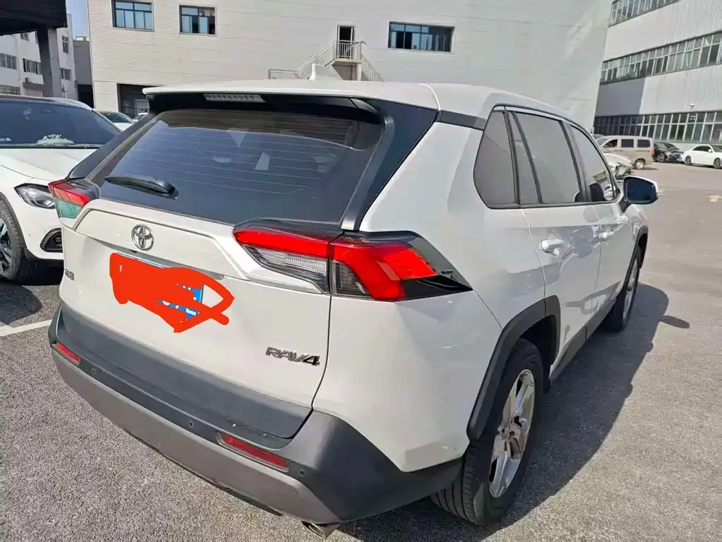 Toyota RAV4 2023 из CN, фото 3